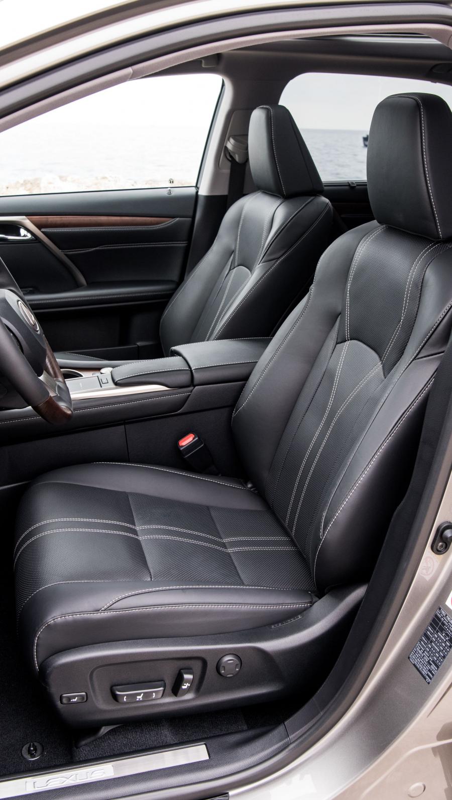 Интерьер Lexus RX450h 2019 года  (WW) (фото 40 из 97)